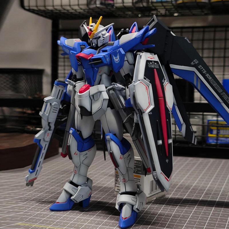Bandai Gundam Hg - طقم نموذج ميكا بلاستيكي بمقياس 1/144
